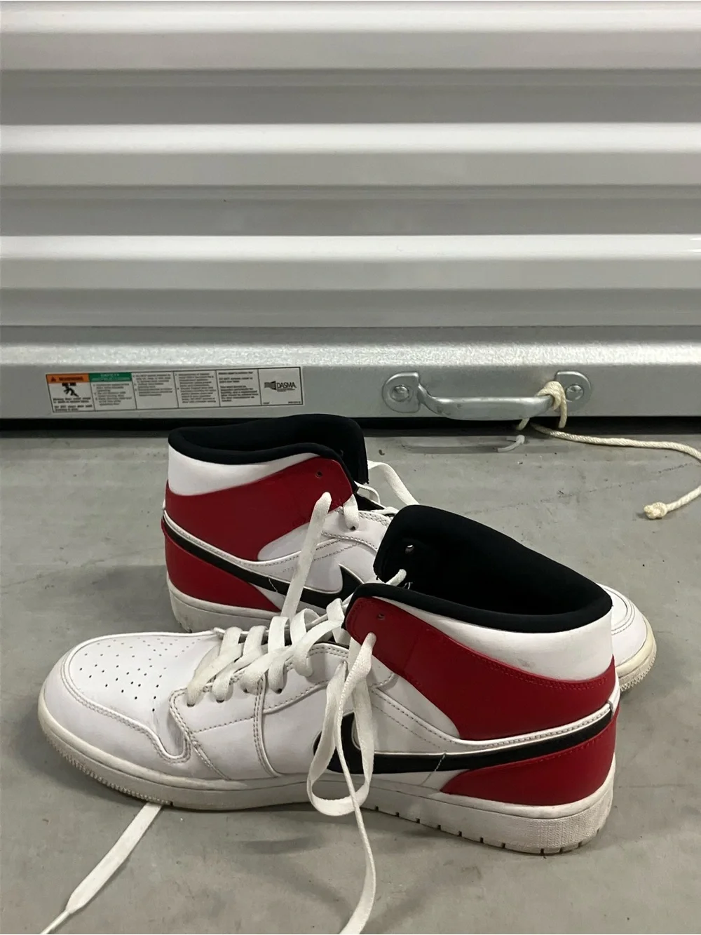Nike Air Jordan 1 Mid “Chicago” White